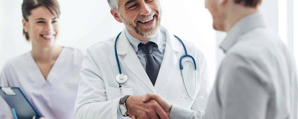 , Hackerangriffe: Kost&shy;bare Beute Pati&shy;en&shy;ten&shy;da&shy;ten, Cyberpolicen / Cyber Versicherung / Cyber Risk Versicherung / Cyberschutz Versicherung