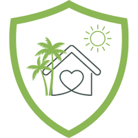 Logo mit einem Haus, Palmen und einer Sonne in einem grünen Schild-Design.