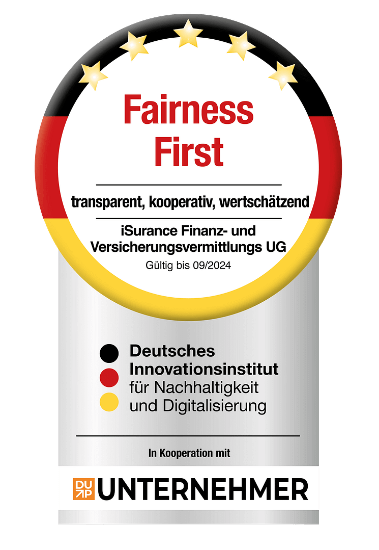 Siegel mit dem Text 'Fairness First' und den Farben Schwarz, Rot und Gold, sowie Logos von Partnerorganisationen.