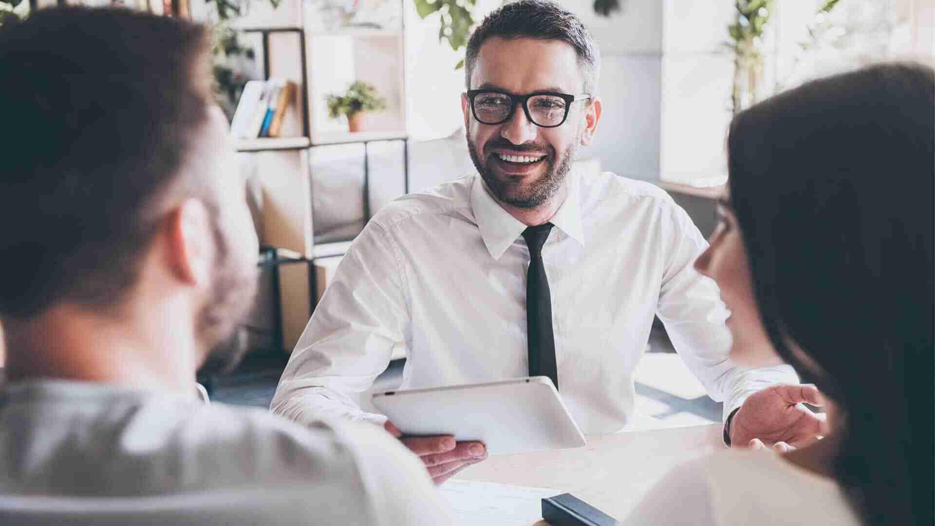 Rhein Insurance: Unabhängiger Versicherungsmakler und Finanzberater in Düsseldorf.